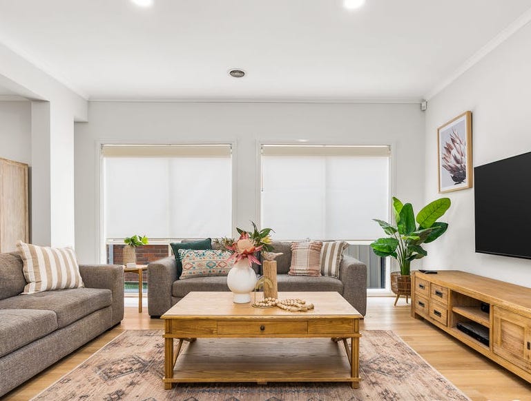 Hedgerow Oak 9.7mm Hybrid Flooring