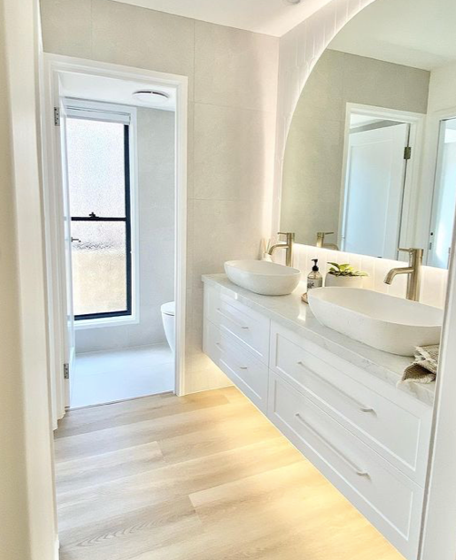 Hedgerow Oak 9.7mm Hybrid Flooring