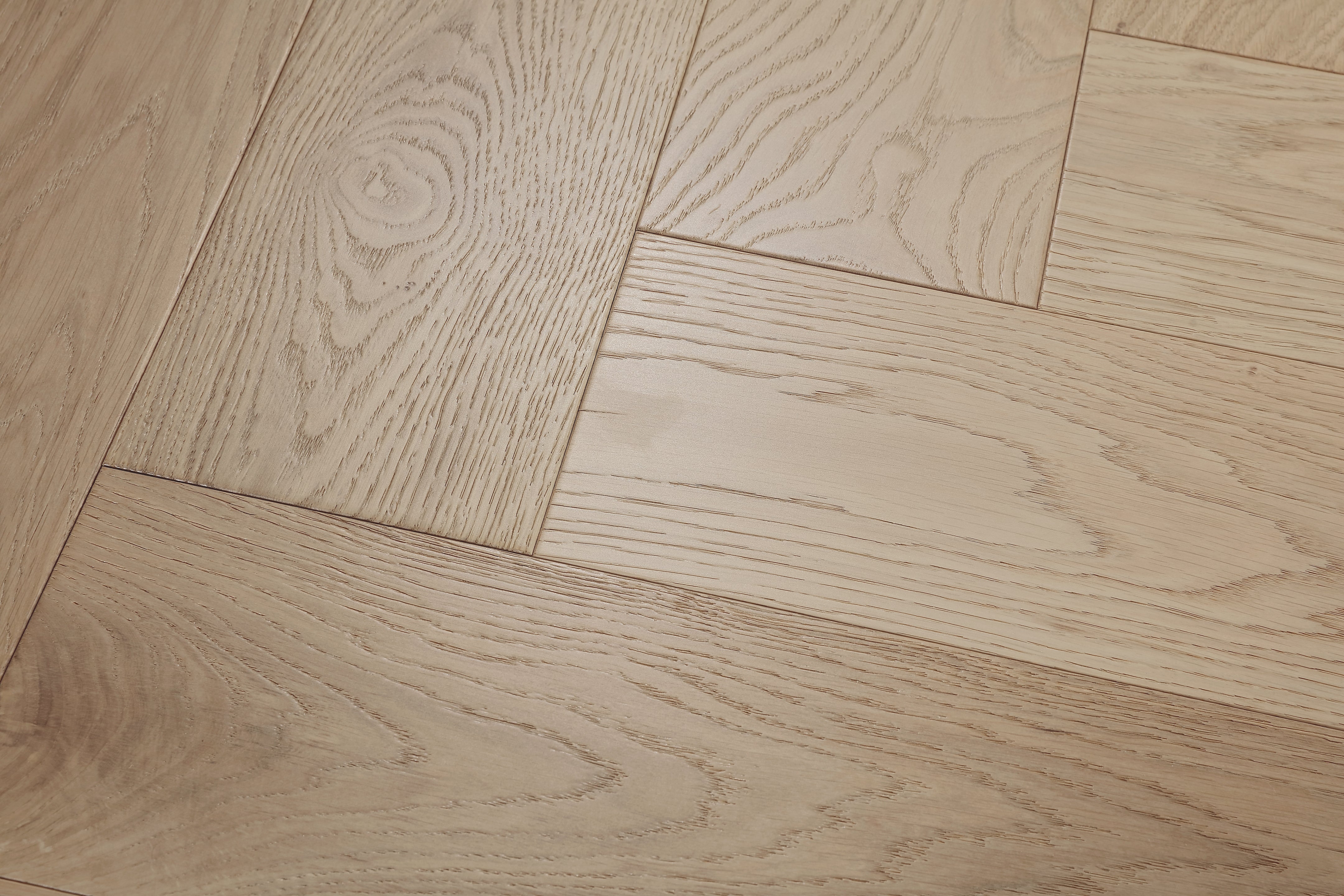Cassia Oak 15mm Herringbone Flooring