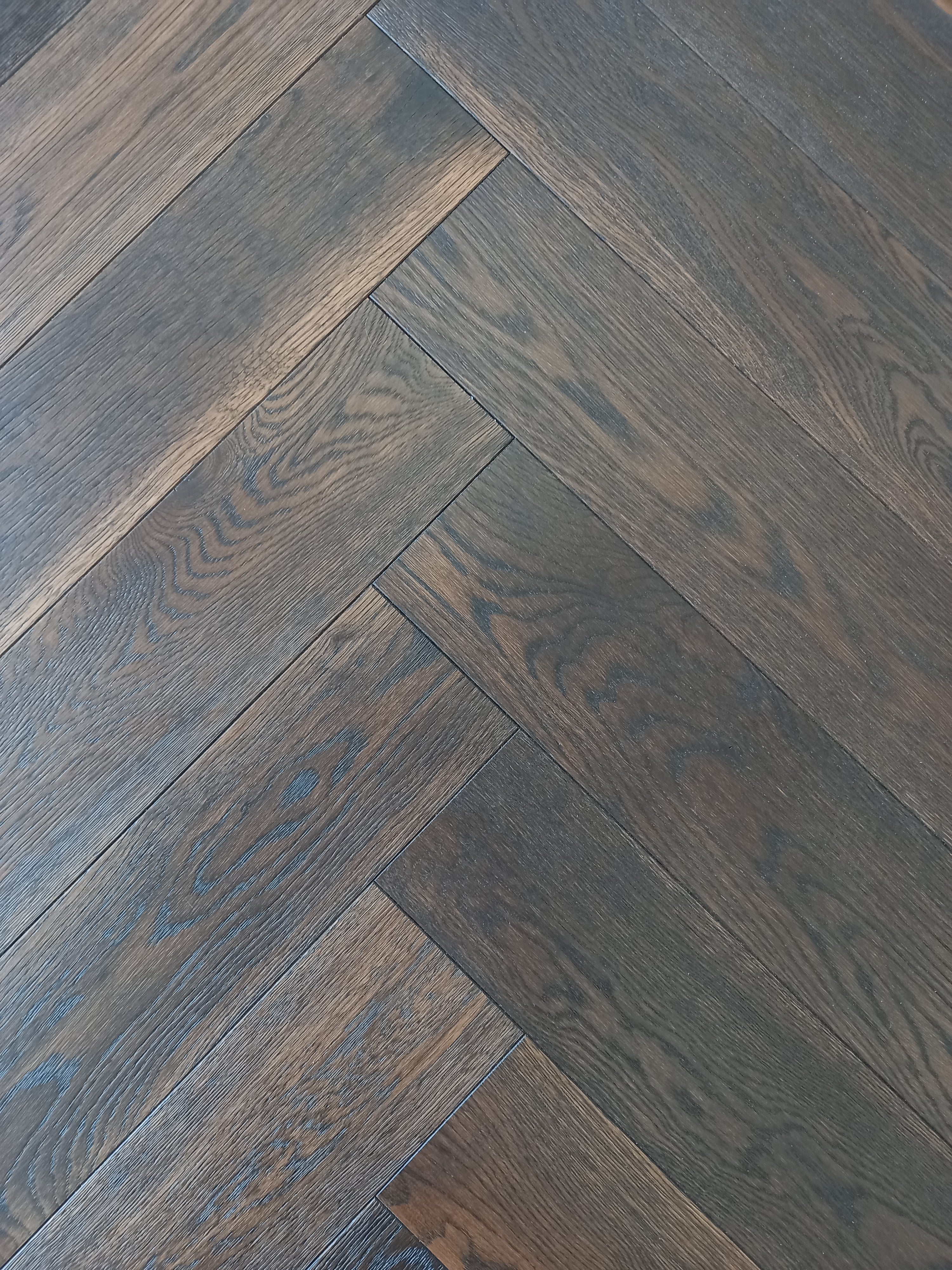 Carob Oak 14mm Herringbone Flooring