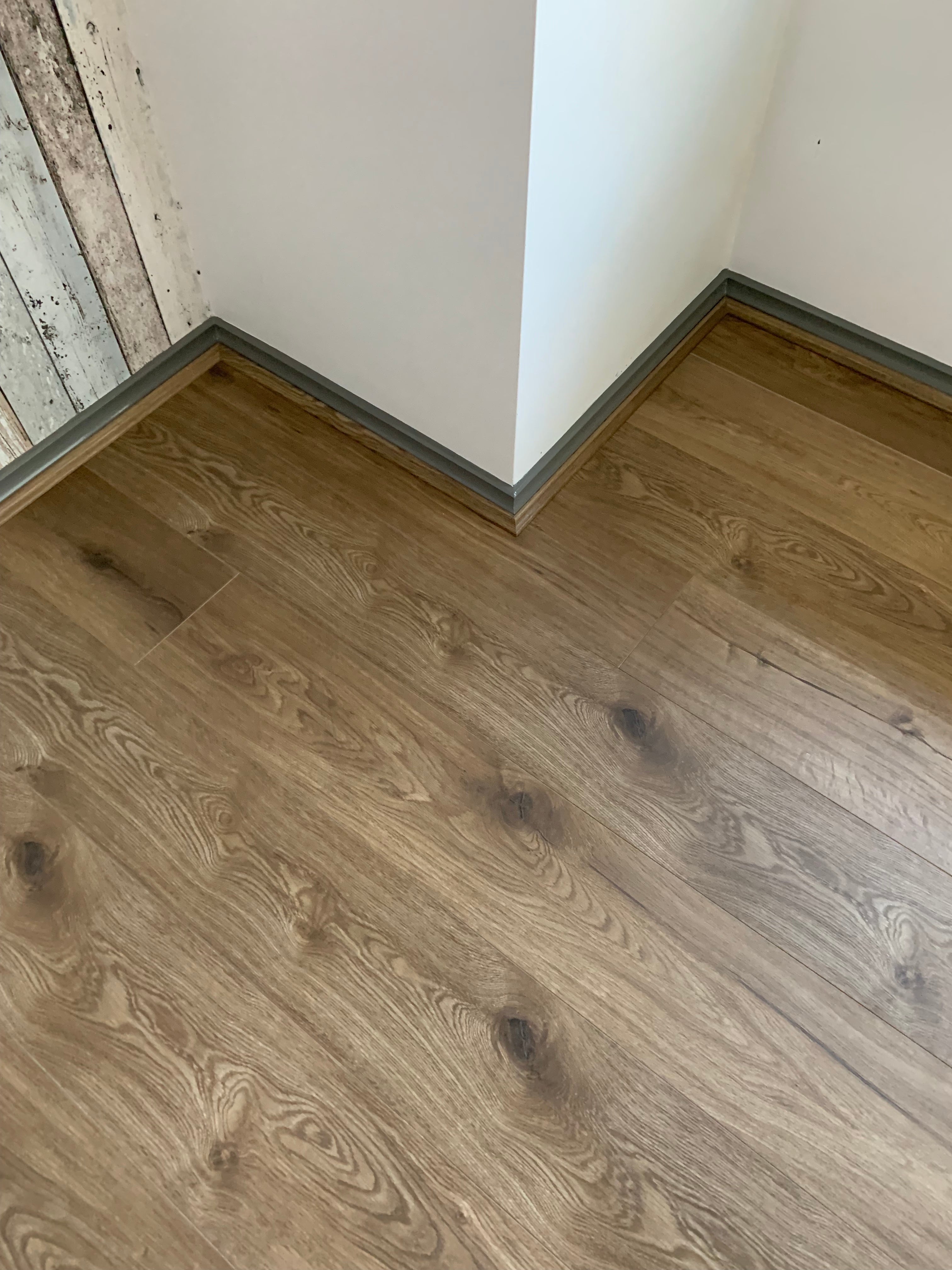 Elsburg Oak 12mm Laminate Flooring