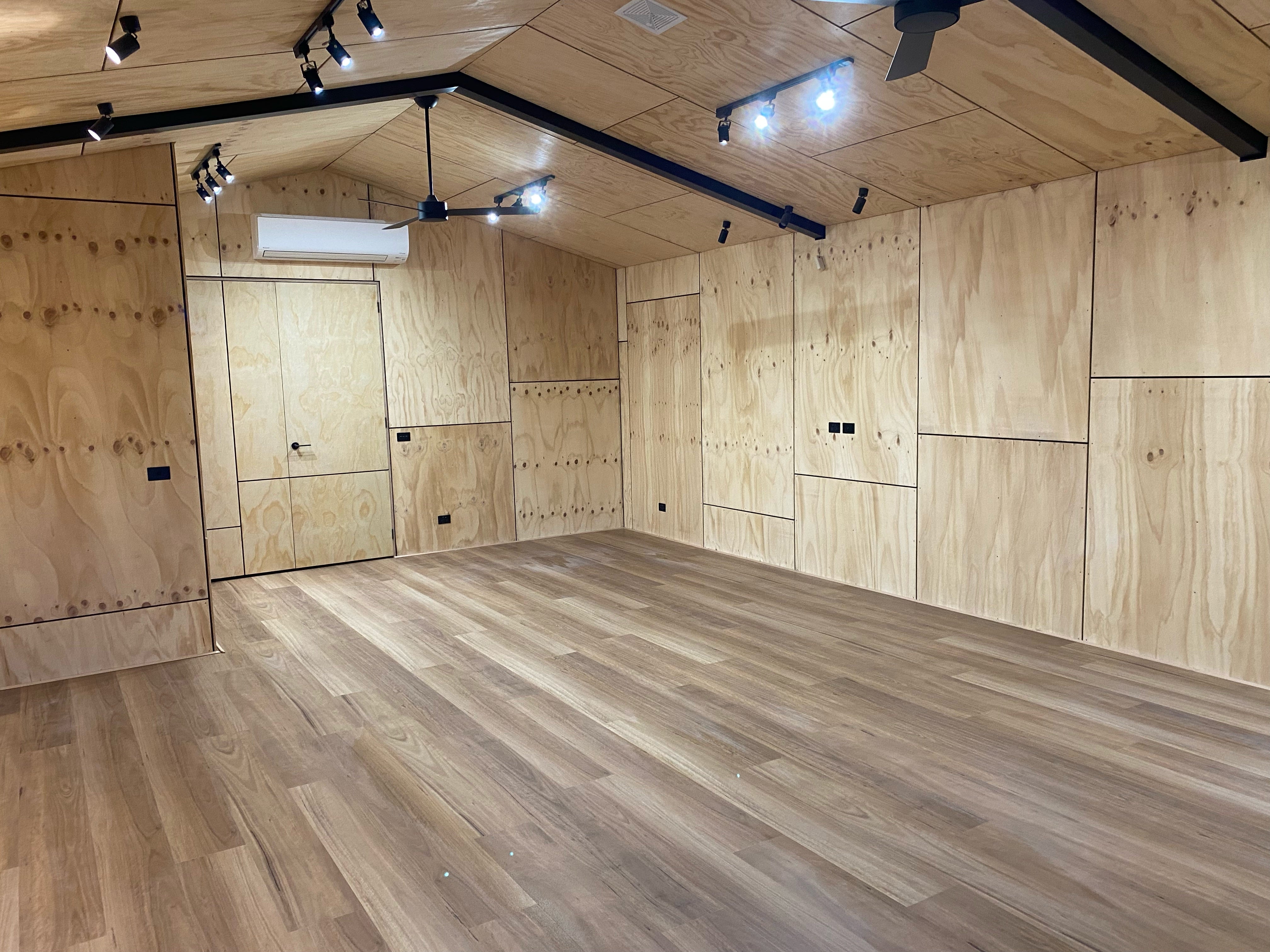 English Blackbutt 9.7mm Hybrid Flooring